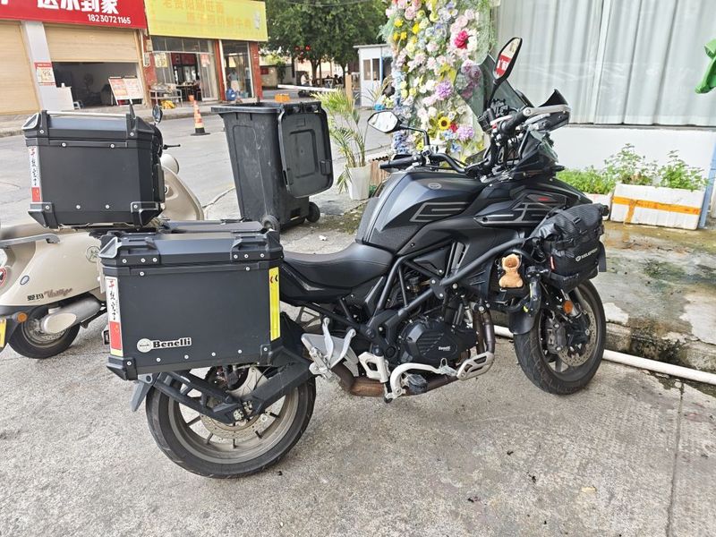 贝纳利 TRK552