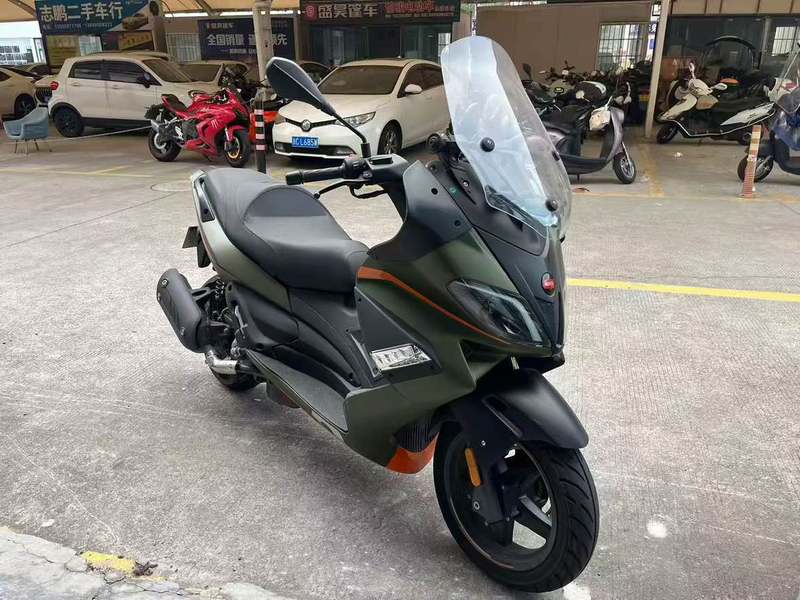 阿普利亚 Atlantic 300