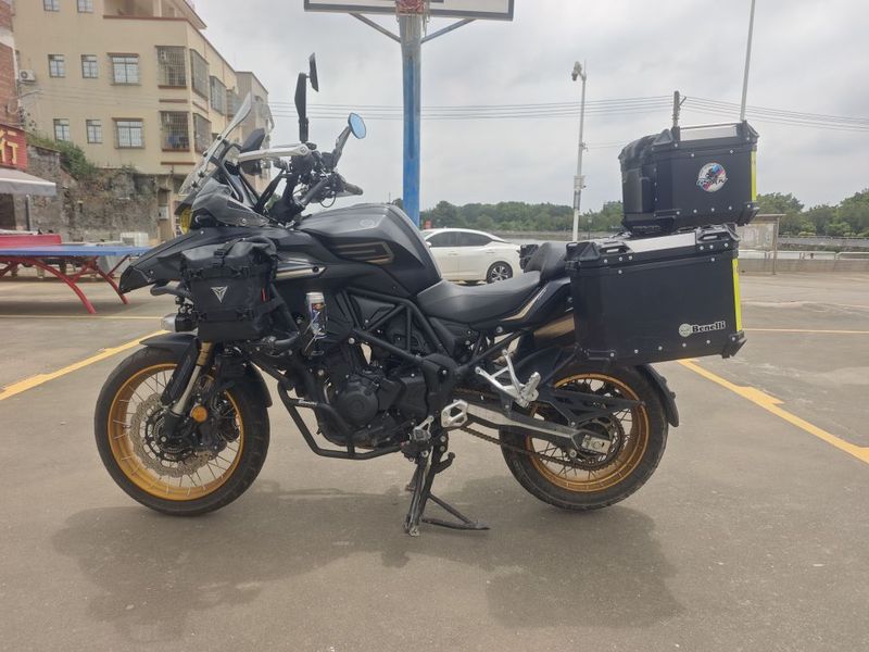 贝纳利 TRK552