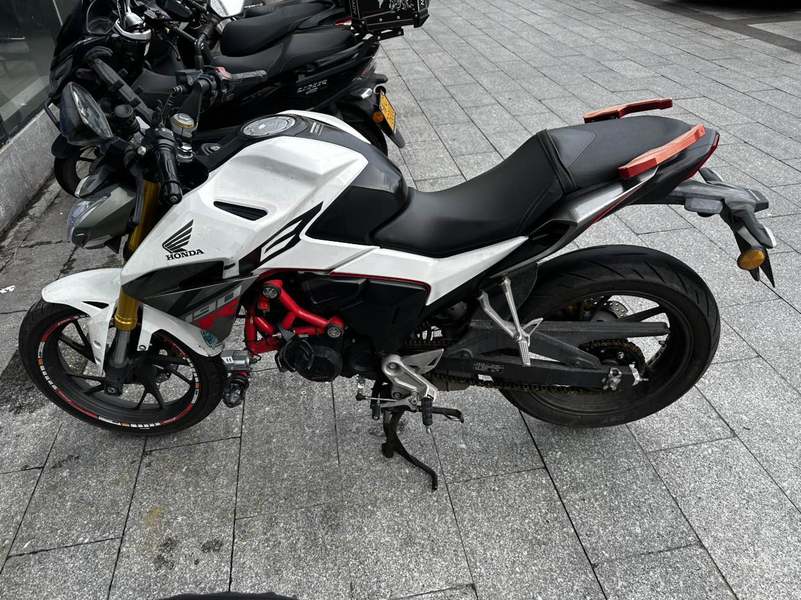 五羊本田 CB190R 暴锋眼