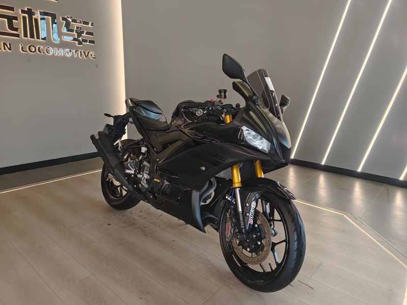 雅马哈 YZF-R3