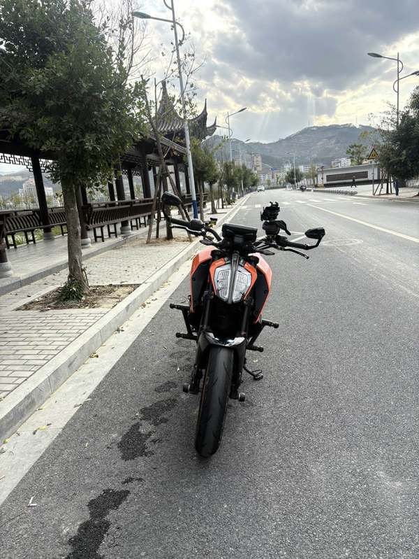 KTMR2R 390 Duke