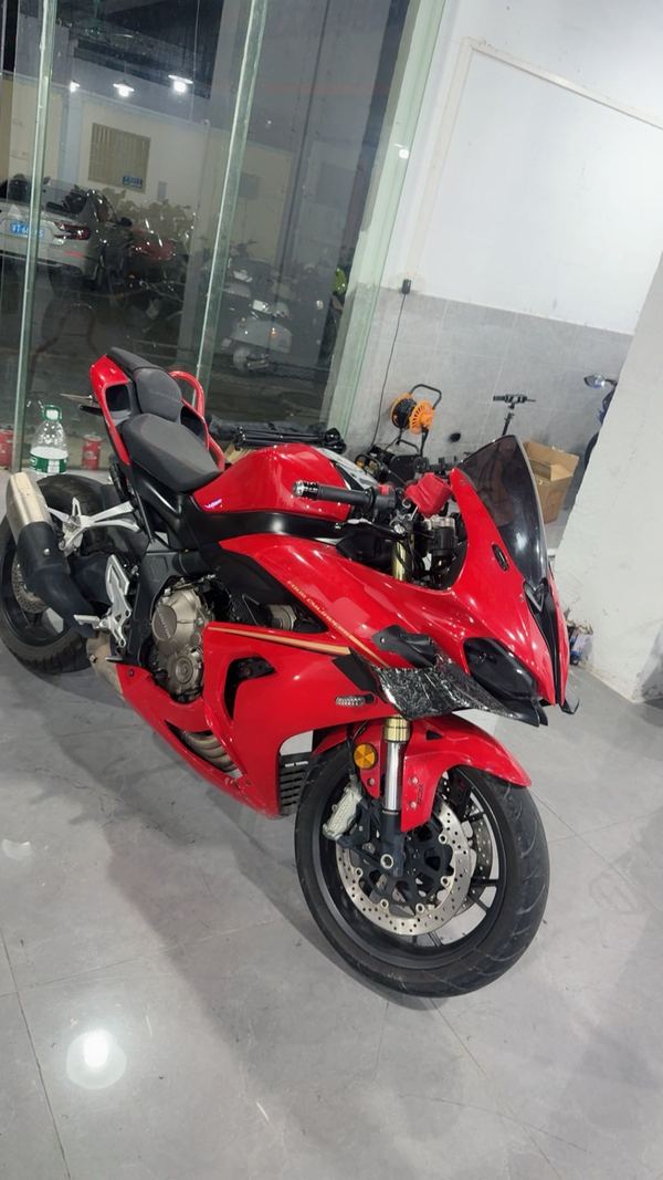 QJMOTOR 赛800