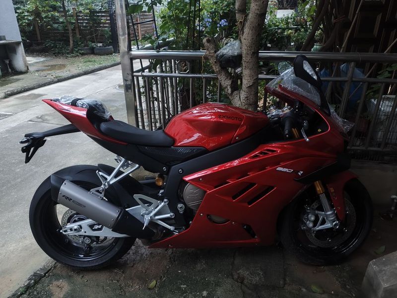 张雪机车 820RR