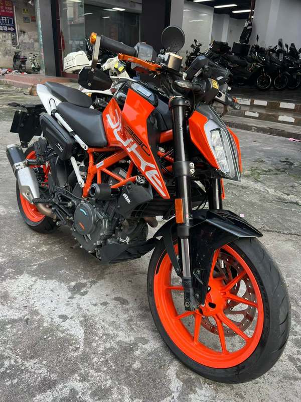 KTMR2R 390 Duke