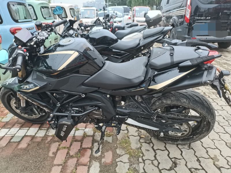 贝纳利 TNT600i