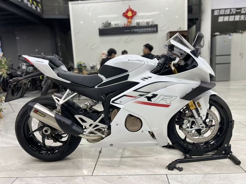 张雪机车 500RR
