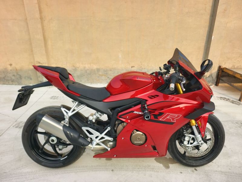 张雪机车 500RR