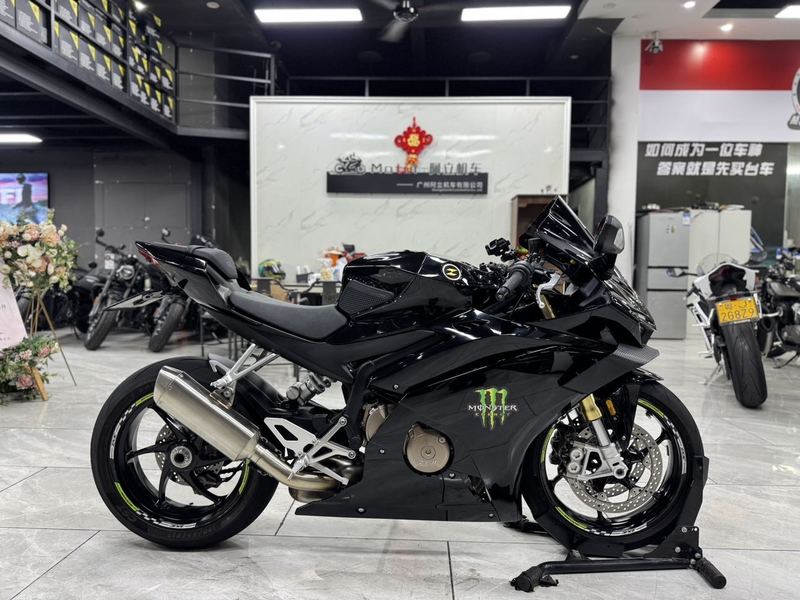 张雪机车 500RR