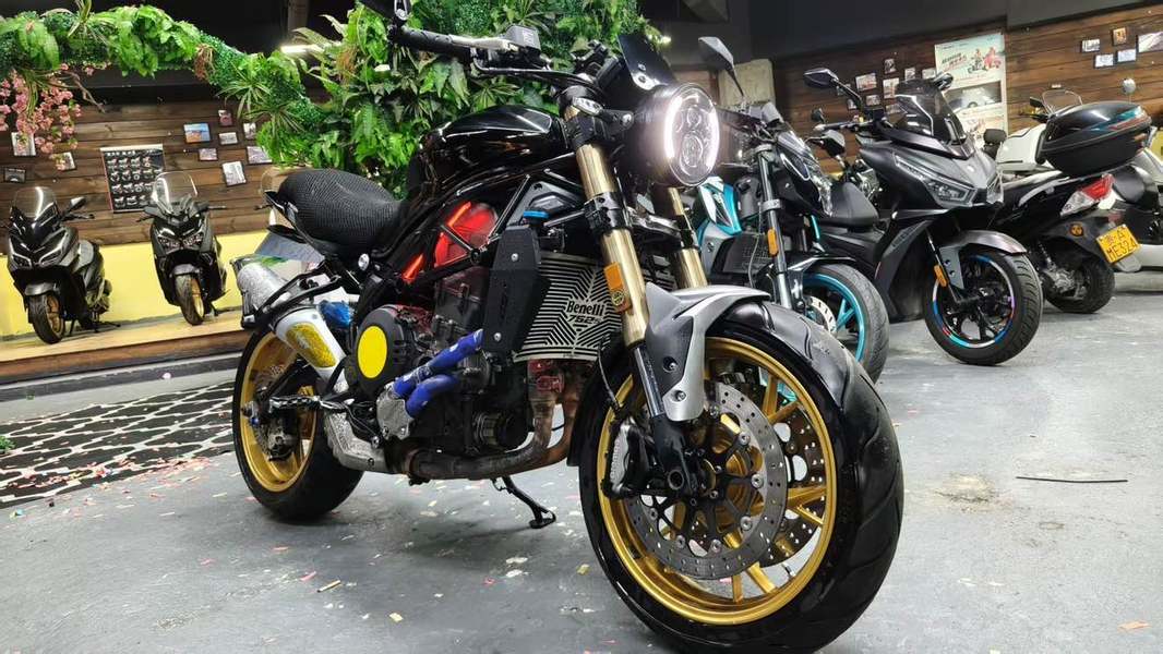 贝纳利 752S