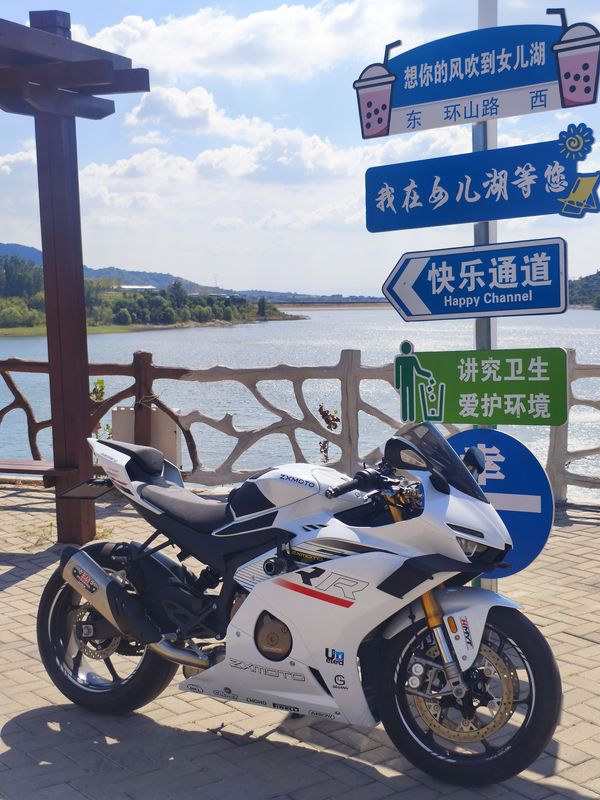 张雪机车 500RR