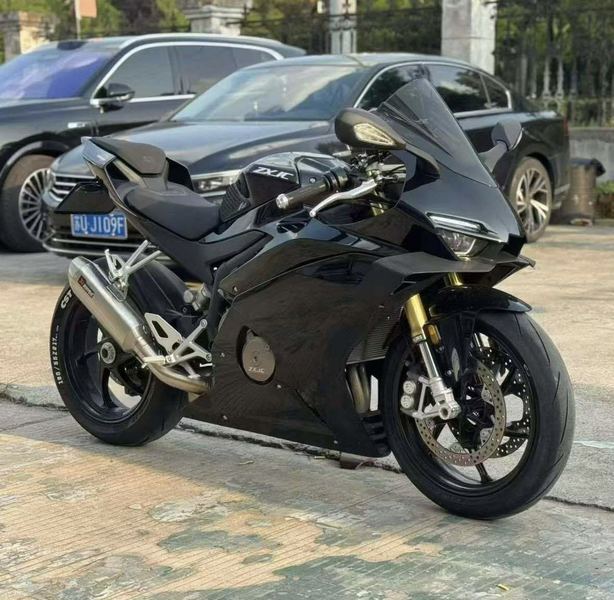 张雪机车 500RR