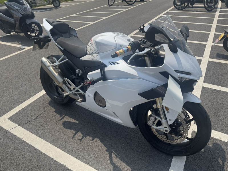 张雪机车 500RR