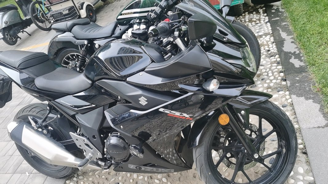 豪爵铃木 GSX250R