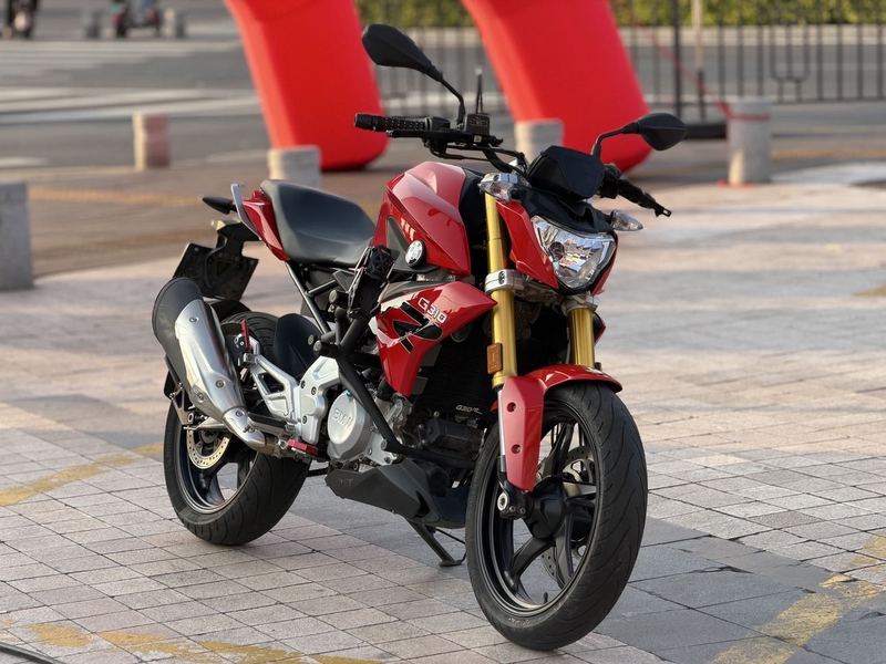 宝马 G 310 R