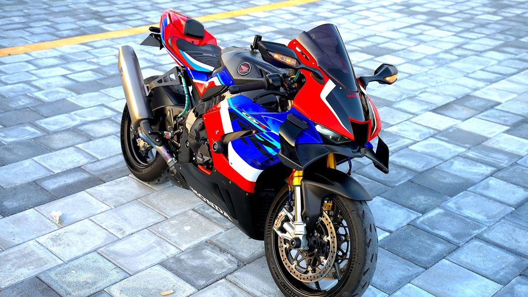 本田DREAMWING CBR 1000 RR-R