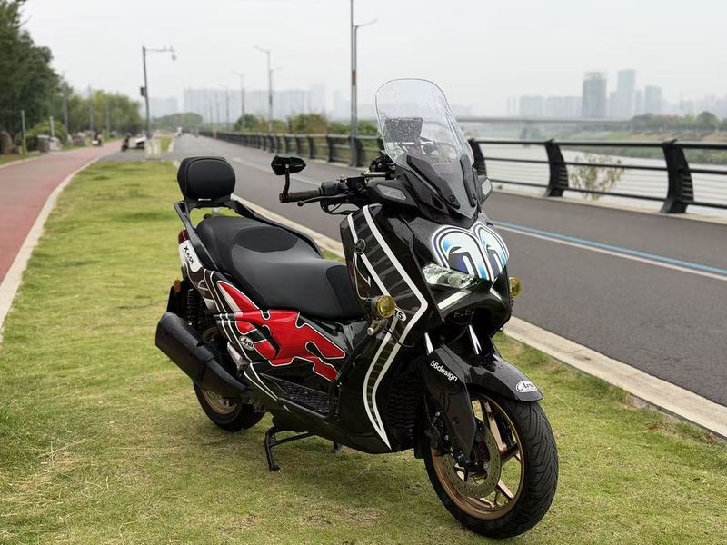 雅马哈 XMAX