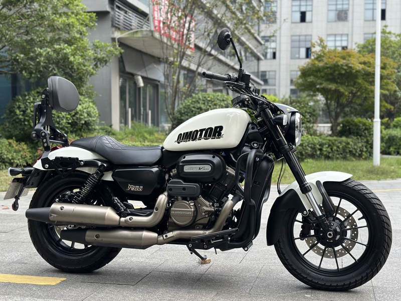 QJMOTOR 闪300S