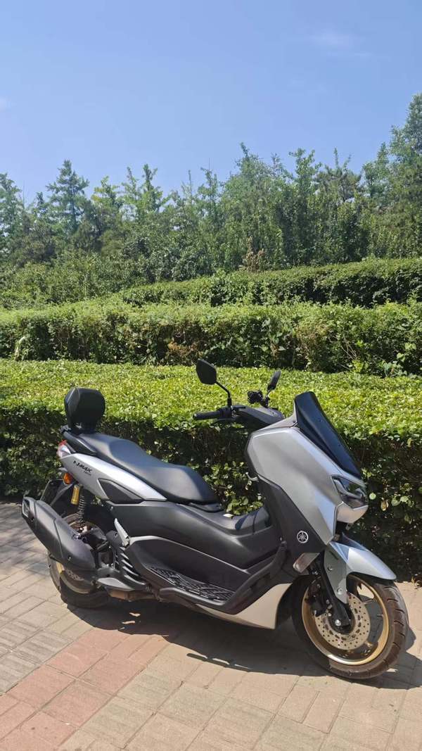 雅马哈 NMAX