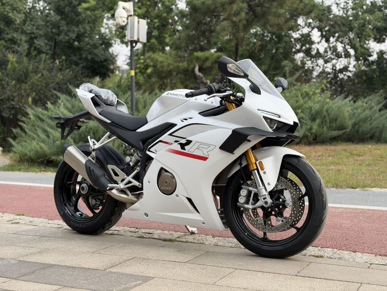 张雪机车 500RR