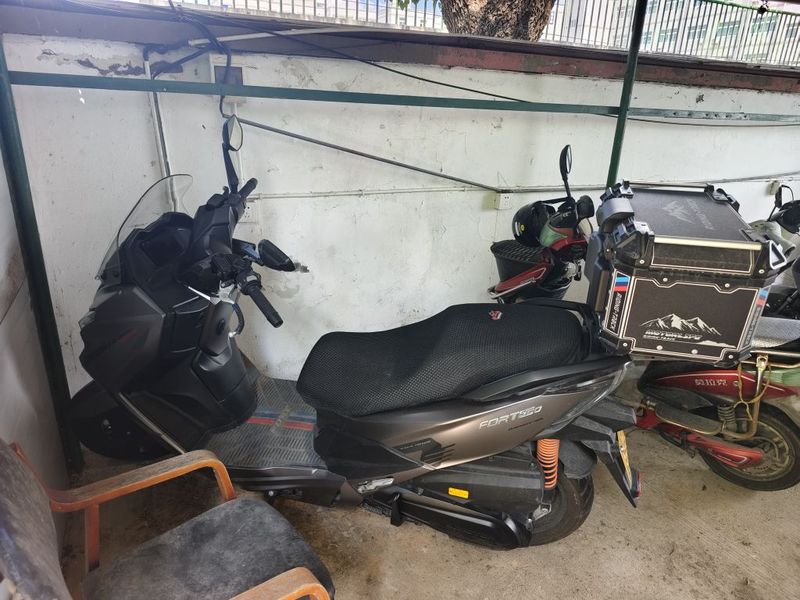 QJMOTOR 鸿250