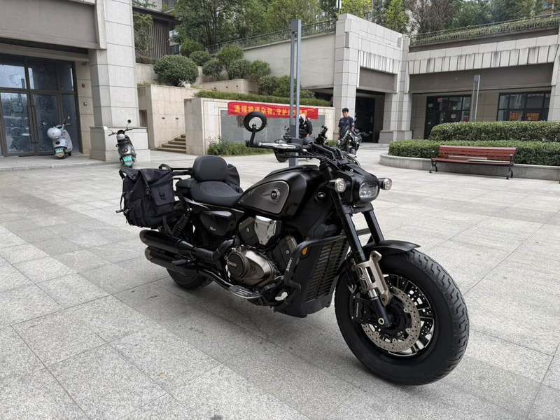 QJMOTOR 闪600