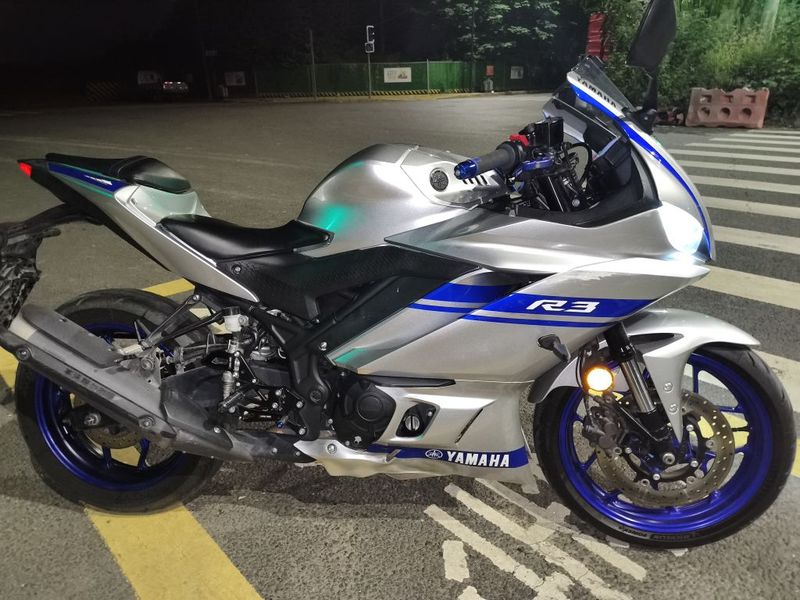 雅马哈 YZF-R3