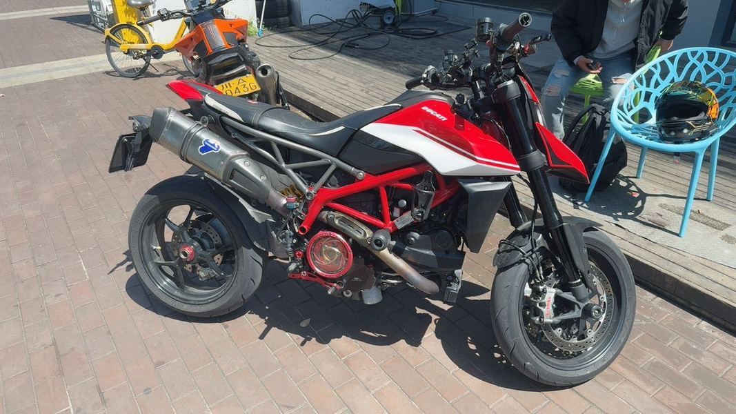杜卡迪 Hypermotard 950