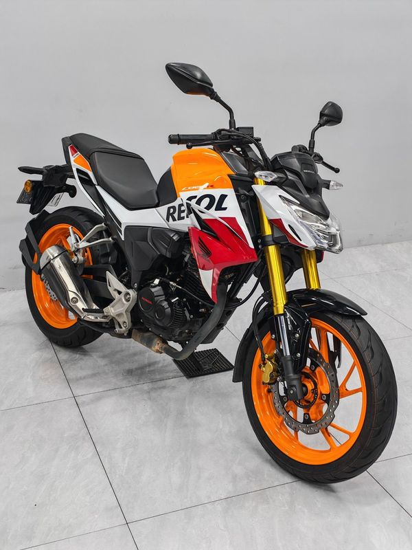 五羊本田 CB190R 暴锋眼