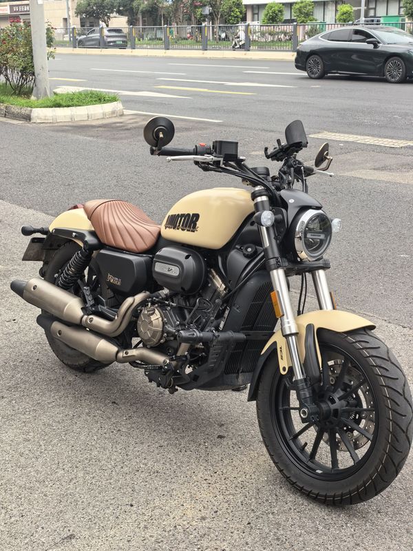 QJMOTOR 闪300S