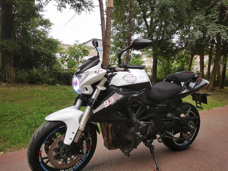 贝纳利 TNT600i