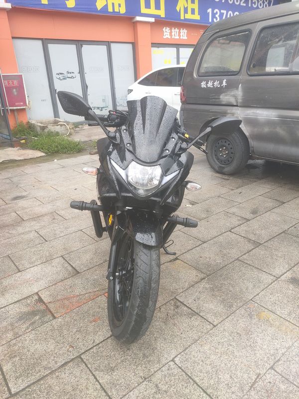 豪爵铃木 GSX250R