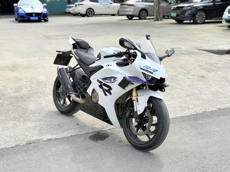 张雪机车 500RR