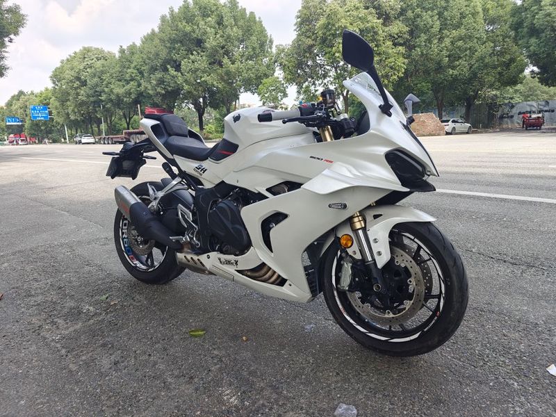QJMOTOR 赛600