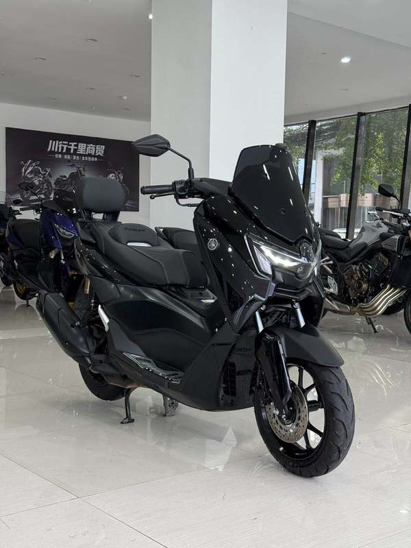 雅马哈 NMAX