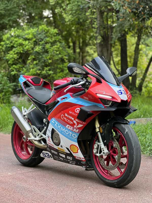 张雪机车 500RR