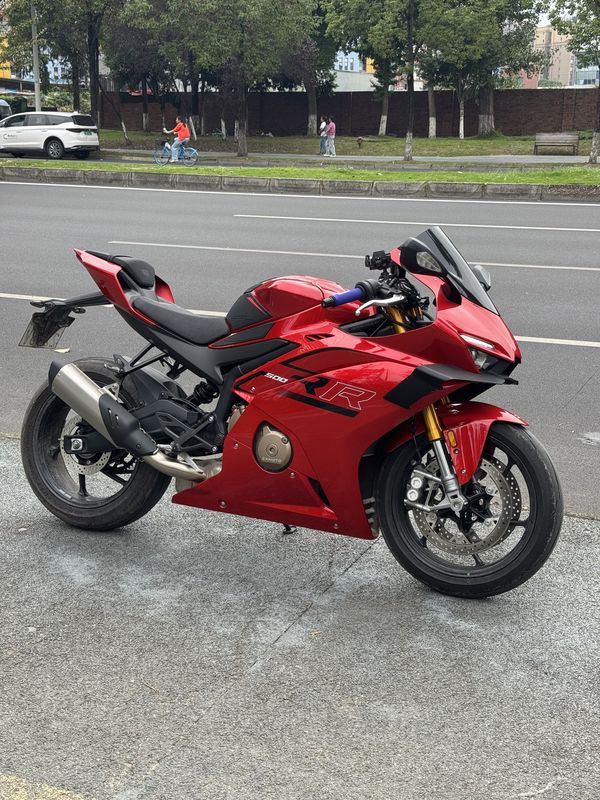 张雪机车 500RR