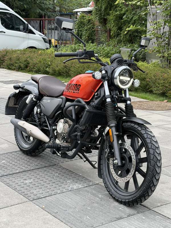 QJMOTOR 闪150