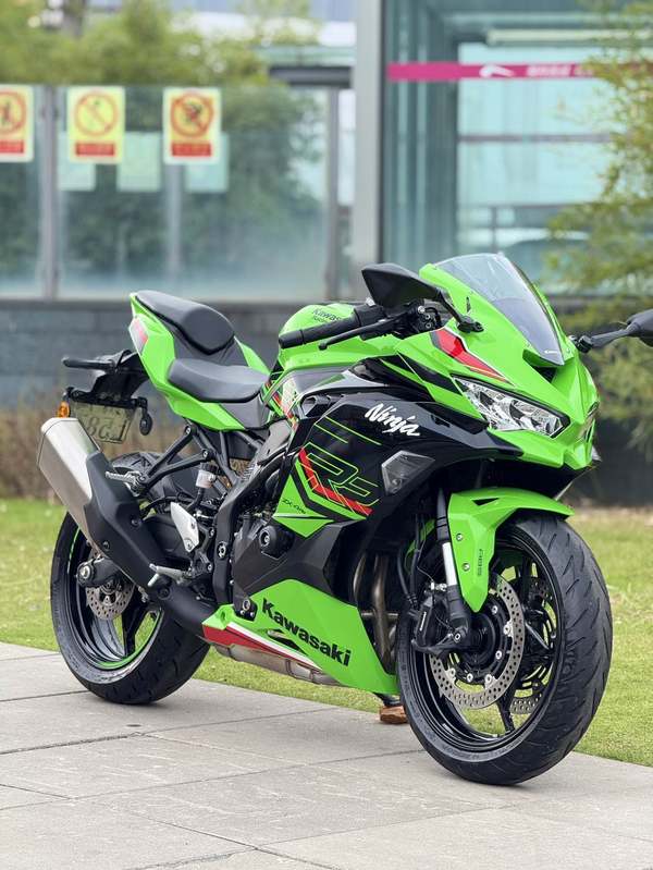 川崎 ZX-4R
