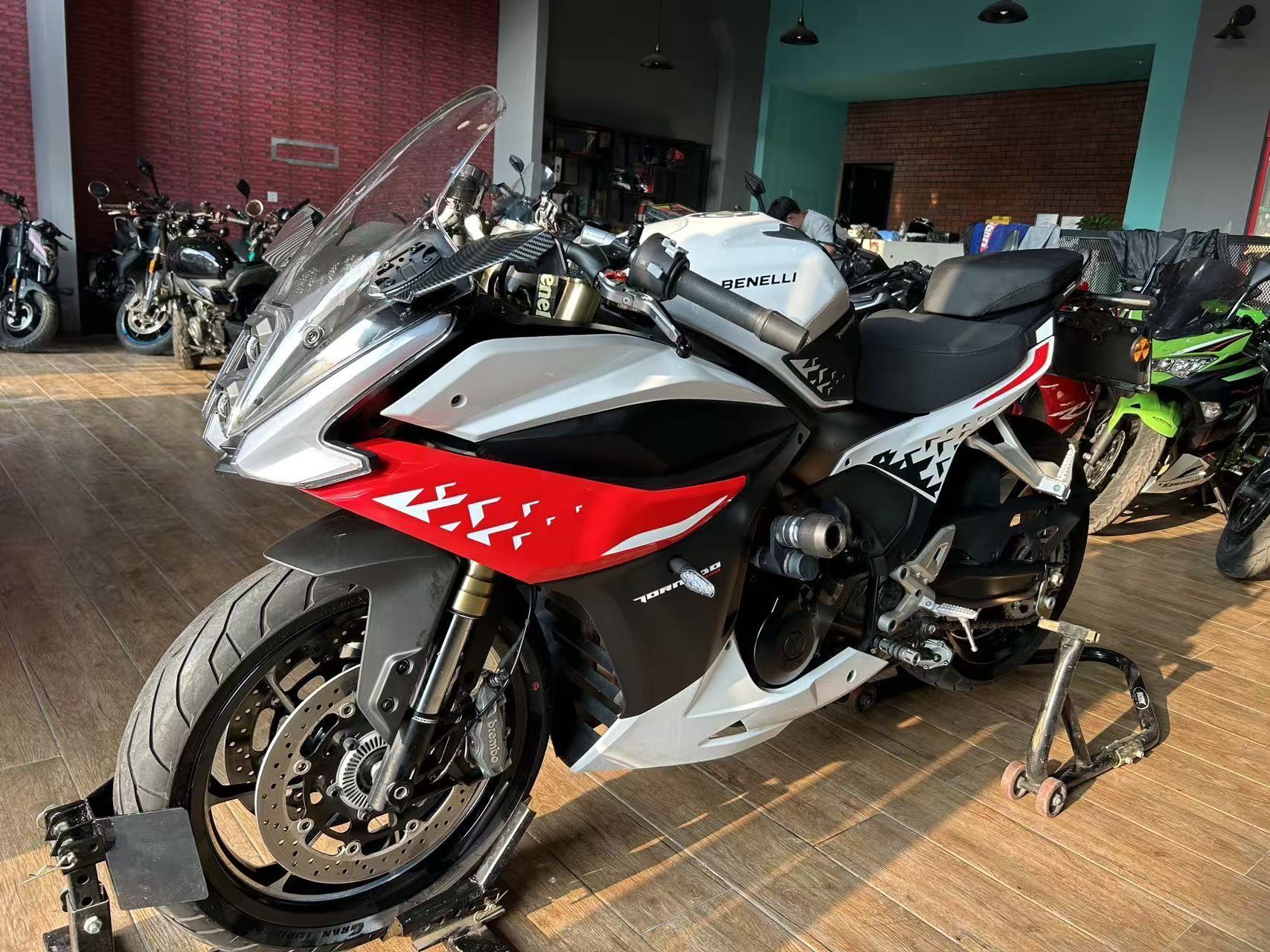 贝纳利 龙卷风 Tornado 552R