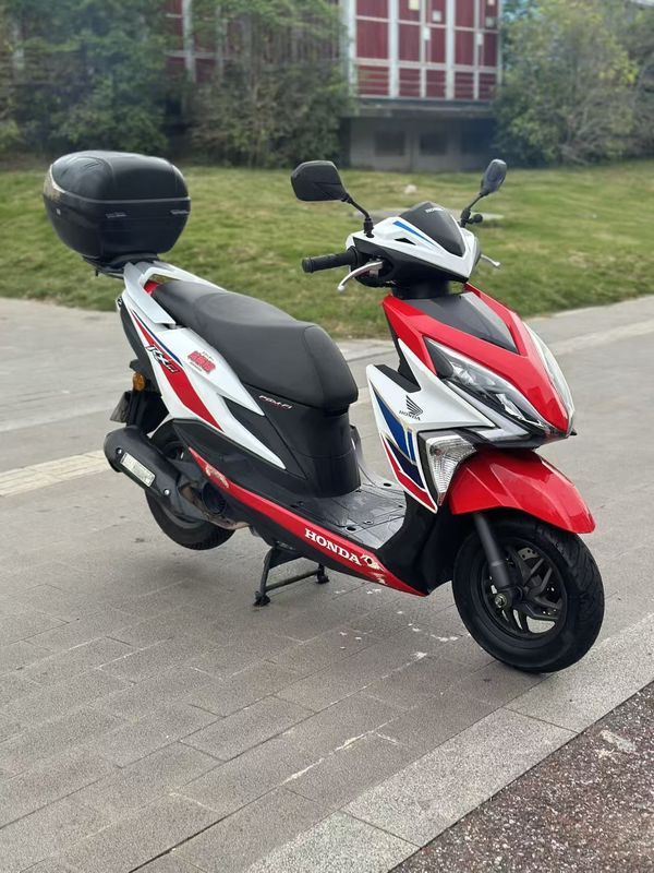新大洲本田 裂行 RX125Fi