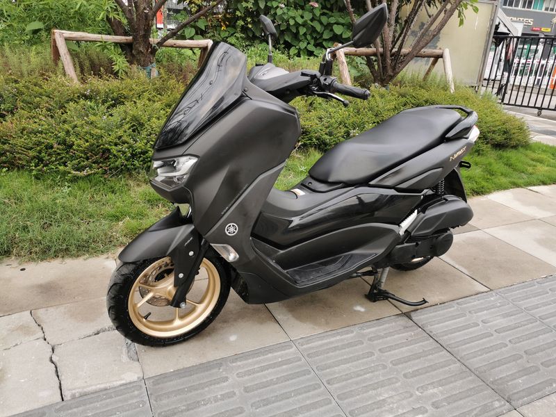 雅马哈 NMAX