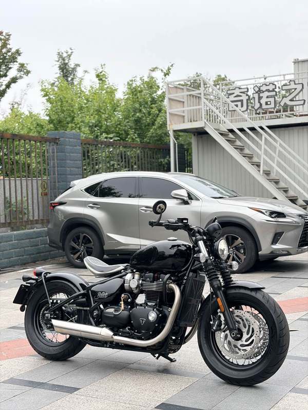 凯旋 Bonneville Bobber