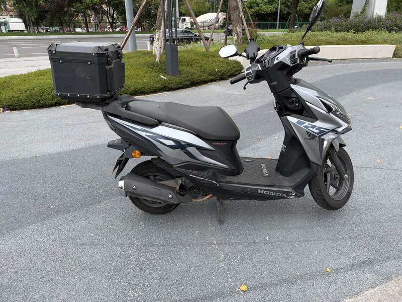 新大洲本田 裂行 RX125Fi