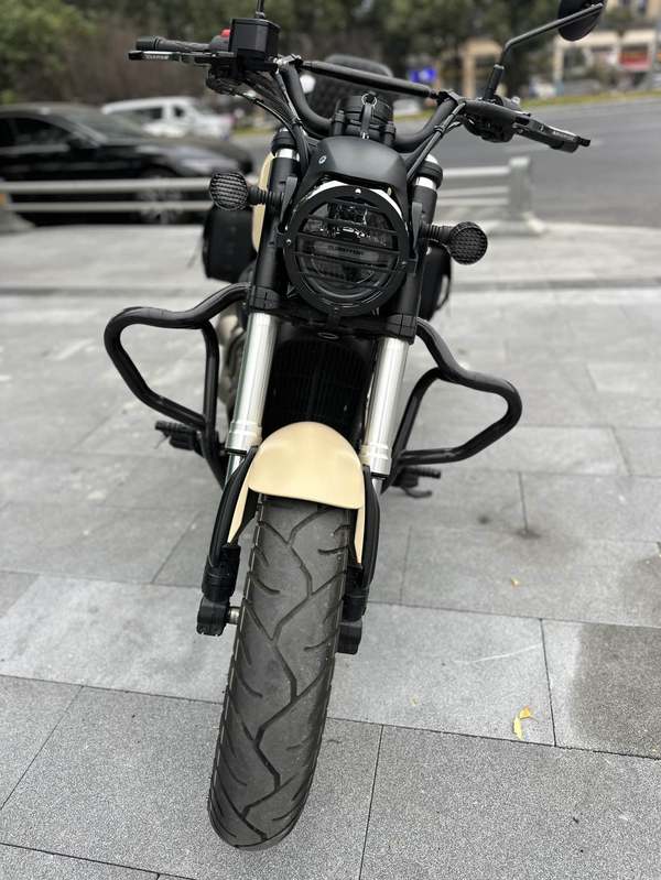 QJMOTOR 闪300S