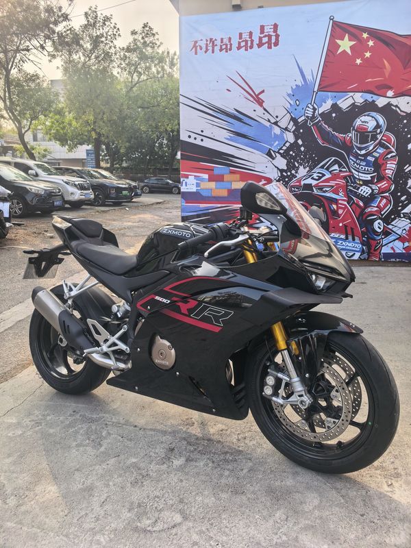 张雪机车 500RR