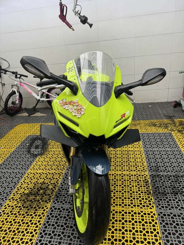 张雪机车 500RR