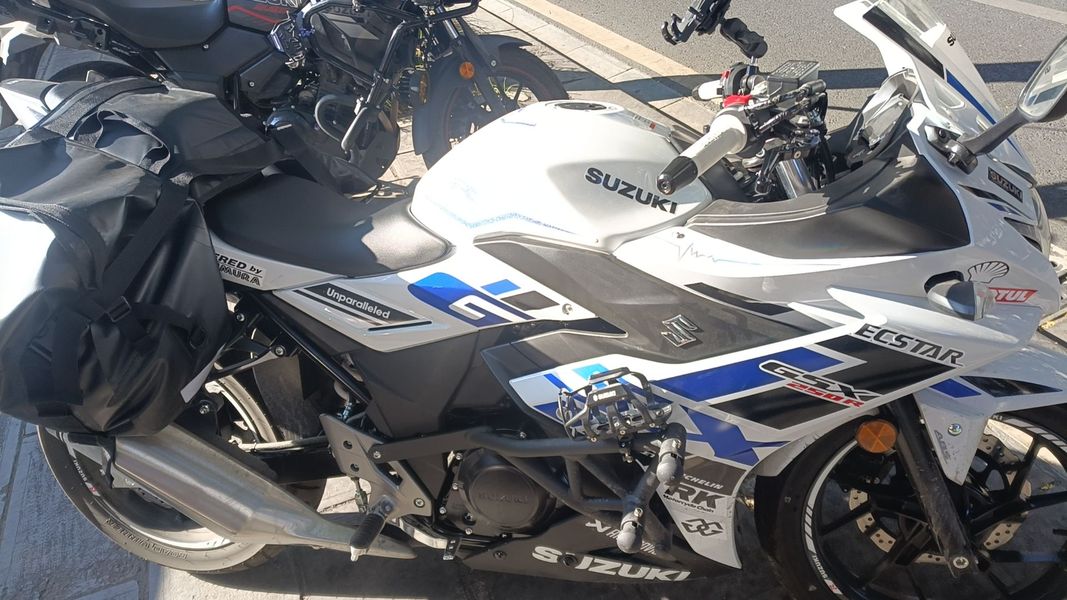 豪爵铃木 GSX250R