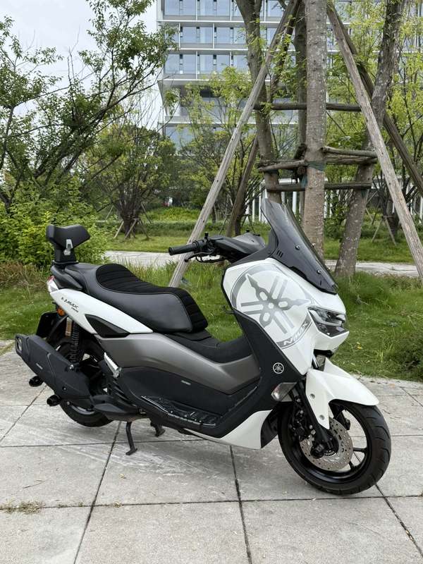 雅马哈 NMAX