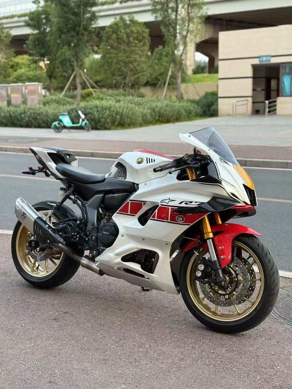 雅马哈 YZF-R7